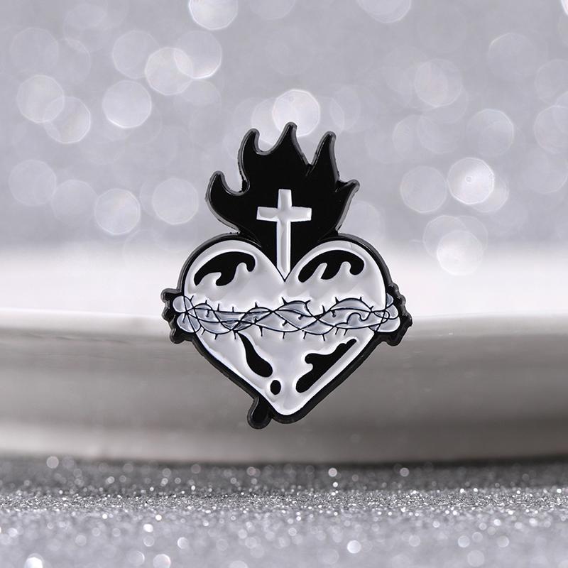 Spille Smaltate Croce di Gesù Personalizzate Corona di Spine Brooches Cristiani Distintivi da Giacca Gioielli Gotici Regalo per Amici