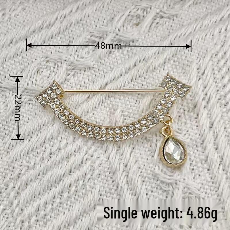 Luxury Rhinestone Brooch: Women's Elegant Suit & Dress Waist-Gathering Accessory