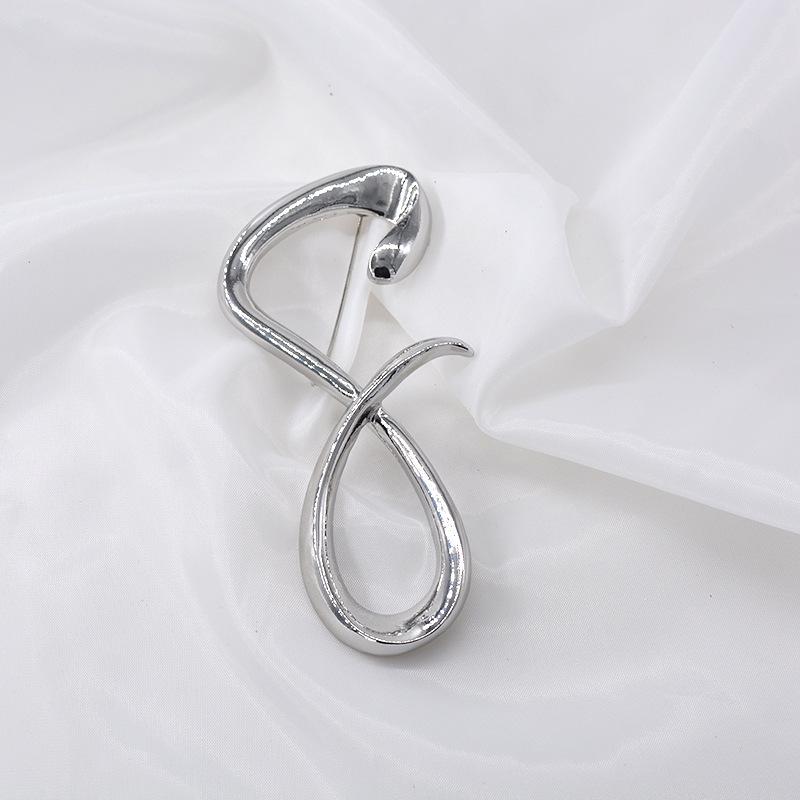 High-End European & American 8-Shaped Metal Brooch: Fashionable, Simple, and Versatile Accessory.