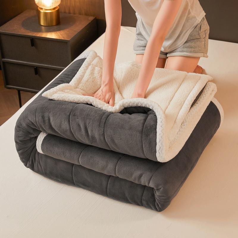 Coral Fleece Autumn Winter Warm Blankets for Bed 3 Layers Thicken Flannel Blanket Quilt Soft Comfortable Washable Warmth Quilts