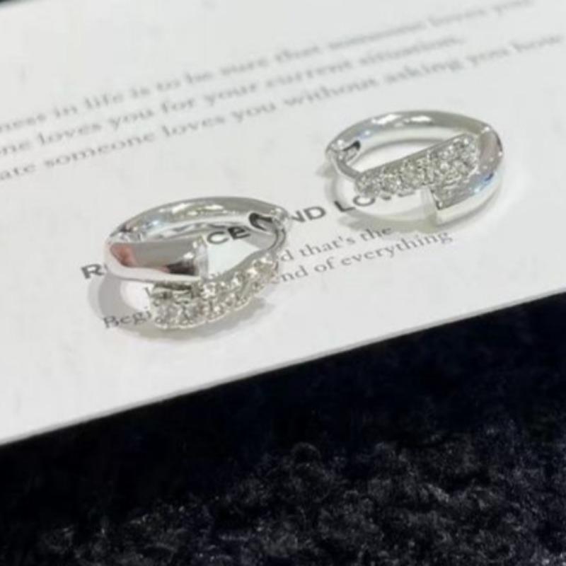 Leichte, luxuriöse High-End-Ohrschnalle aus Kristall, schlichte Persönlichkeit, asymmetrische, vielseitige Temperamentohrringe für Frauen