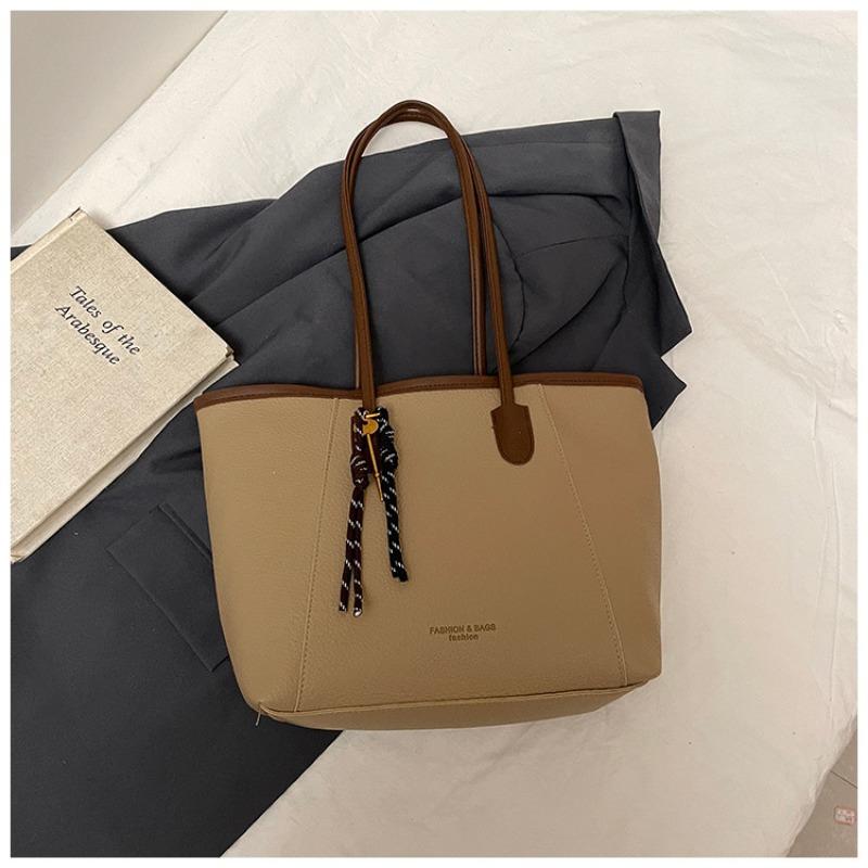 

Женская сумка премиум-текстуры в стиле ретро для поездок на работу, новая атмосферная простая и универсальная сумка через плечо, сумка-подмышка, сумка-тоут no pendant хаки