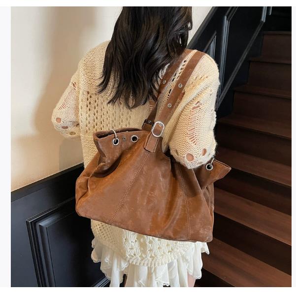

Personality Tote Bag for Women Solid Suede Pillow Underarm Bags Large Capacity Female Commute Shoulder Bags Matte Travel Pack