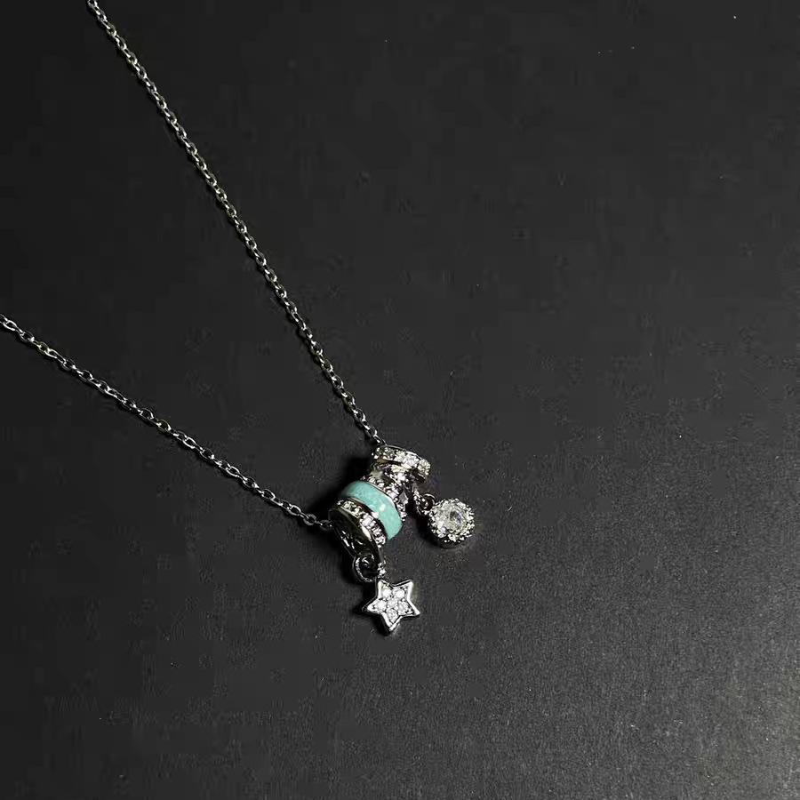 Schlanker Diamantring-Anhänger Titanstahl-Halskette: Unisex, Luxuriöser, Vielseitiger Schlüsselbeinketten-Schmuck