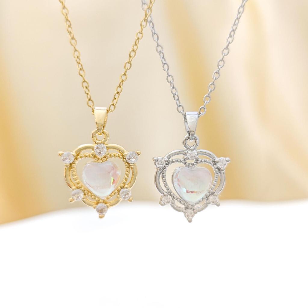 Heart-Shaped Zirconia Pendant Necklace – A Luxurious, Fashionable Accessory