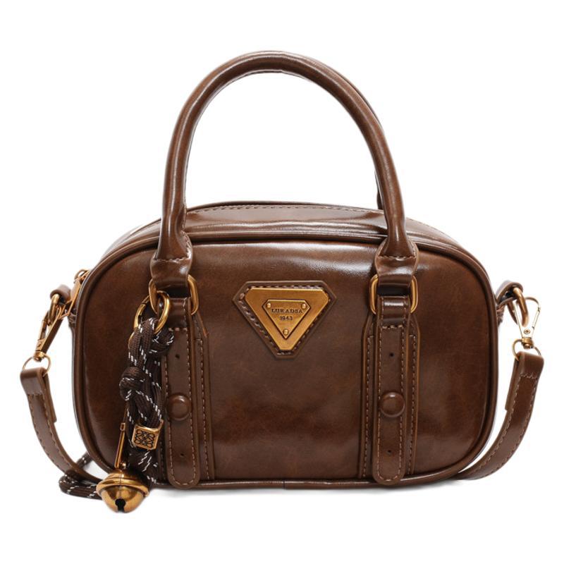 Winter Retro Portable Red Bag Women's 2025 New Fashion Versatile Small Square Bag Simple Versatile Messenger Bag