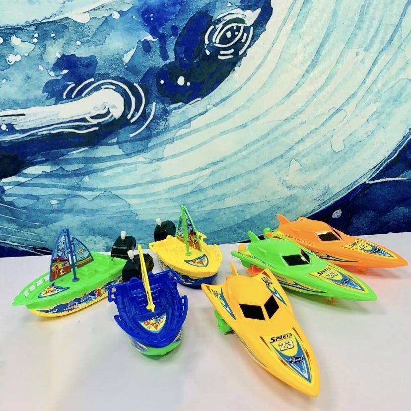 Wind-Up Speed Boat Bath Toy for Kids, Creative Winter Tub Adventures Enhancing Imaginative Water Play for Toddlers