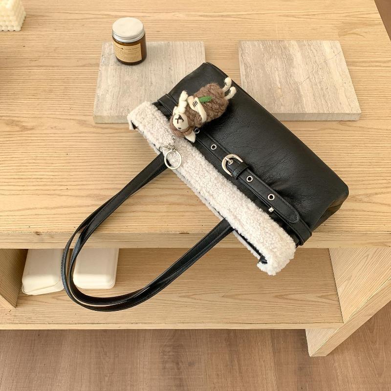 

Plush bag splicing design, underarm bag, high-end feeling, autumn and winter new belt-type portable shoulder bag for women чёрный