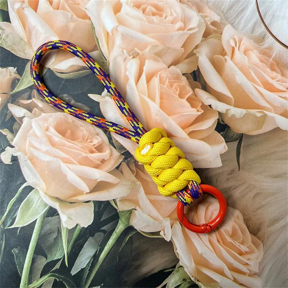 

Color-blocked Knotted Phone Case Lanyard, Creative Short Woven Water Bottle Chain, Keychain One Size