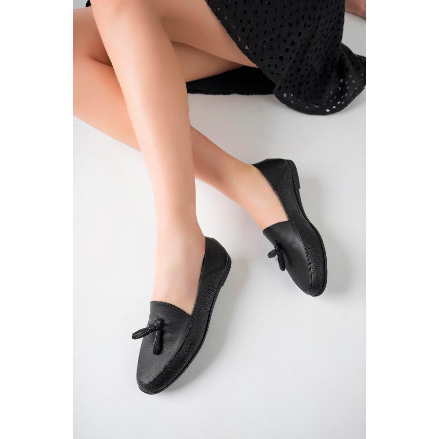 

Женская повседневная обувь из натуральной кожи на плоской подошве