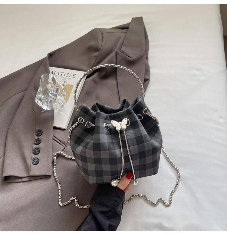 Korean niche design simple and fashionable portable small bag women's 2025 summer new crossbody plaid bucket bag tide