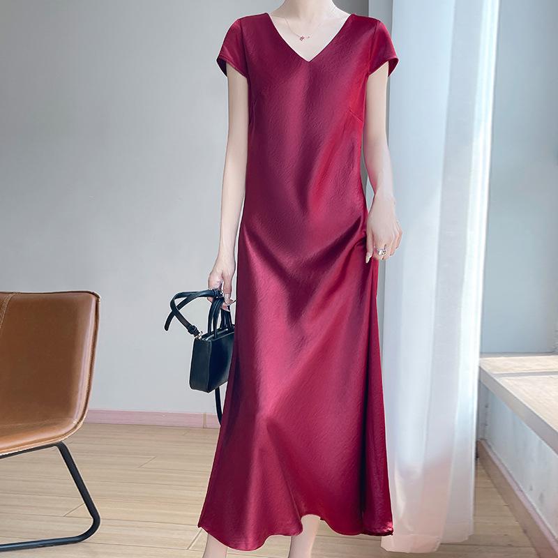 Elegante Vestito Estivo da Donna Dorato con Scollo a V in Raso e Maniche Corte