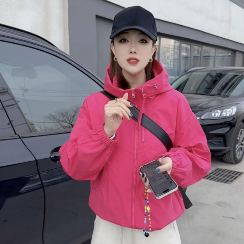 Fashionable Zippered Windbreaker Short Jacket with Hood Versatile Outdoor Jackets for All Seasons