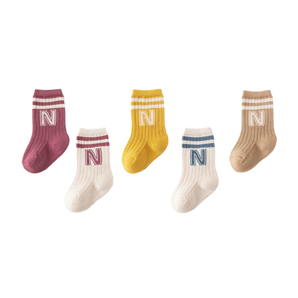 5/6 Paar Baumwolle Buchstaben Säuglings Jungen Socken Hohe Qualität Atmungsaktiv Lässig Baby Jungen Mittelrohrsocken Kinder Jungen Weißes Socken-Set