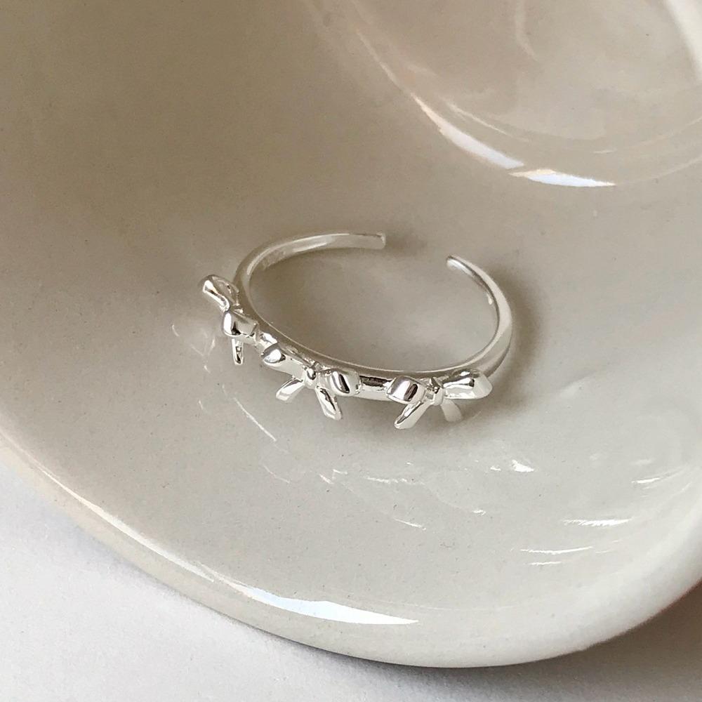 Korean Style Adjustable Bow Ring for Women - Trendy, Fashionable, Stackable Index Finger Accessory