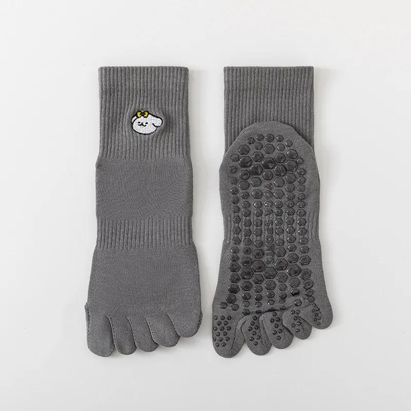 

Носки для йоги с раздельными пальцами, противоскользящие, с вышивкой щенков, носки для пилатеса, женские, для танцев в помещении, аэробики, фитнеса, спортивные носки eur35-41