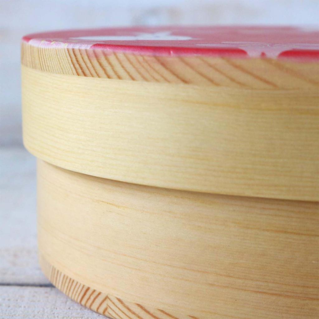 Wakacho-Stil Bento-Box mit Kirschblüten und Hase, glänzend rot, Naturfinish, 700 ml Fassungsvermögen, Maki-e-Motive, Finish, (01W-AUSA),