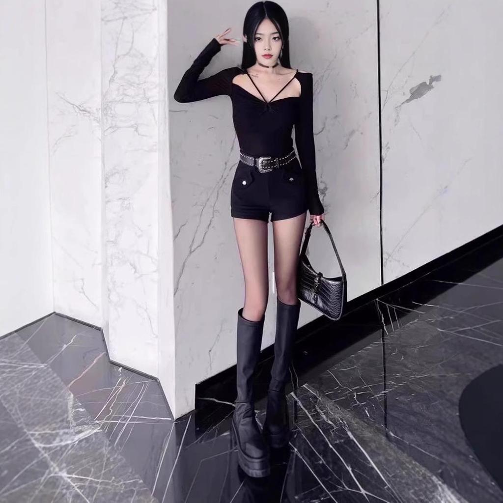 2025 Damen High-Waist Schwarze Schlankheits-Booty-Shorts mit Gürtel - Frühjahrsmode