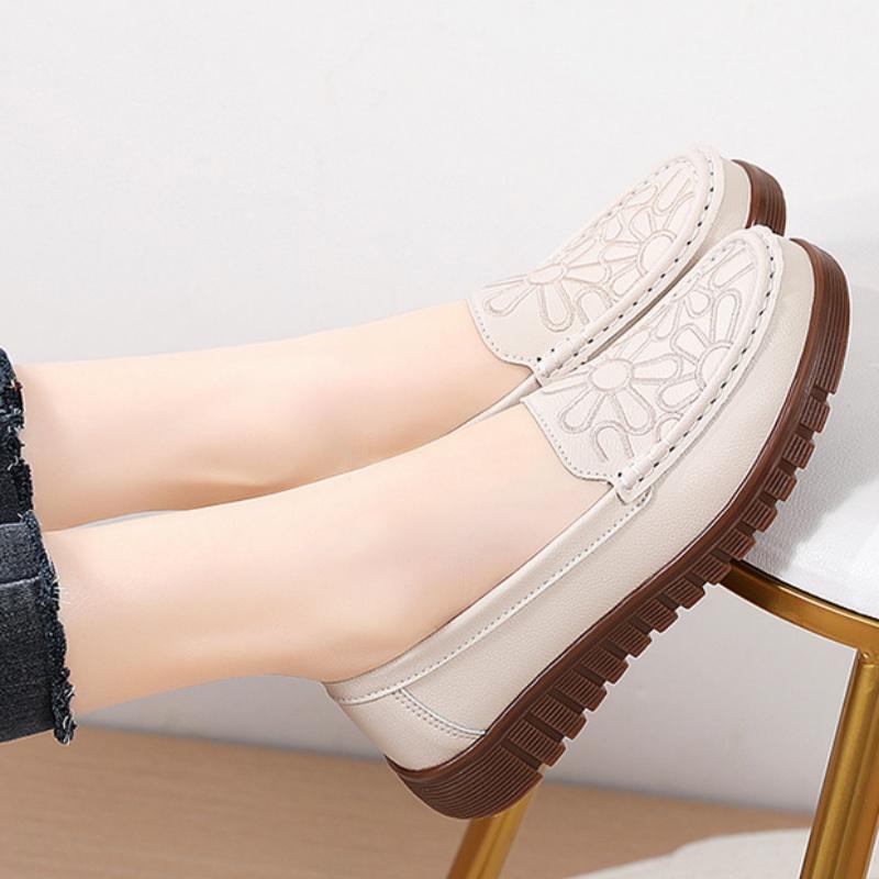 Spring and Autumn New Style Moccasins Genuine Leather Embroidery Breathable Soft Leather Non-slip Soft Sole Single Shoes
