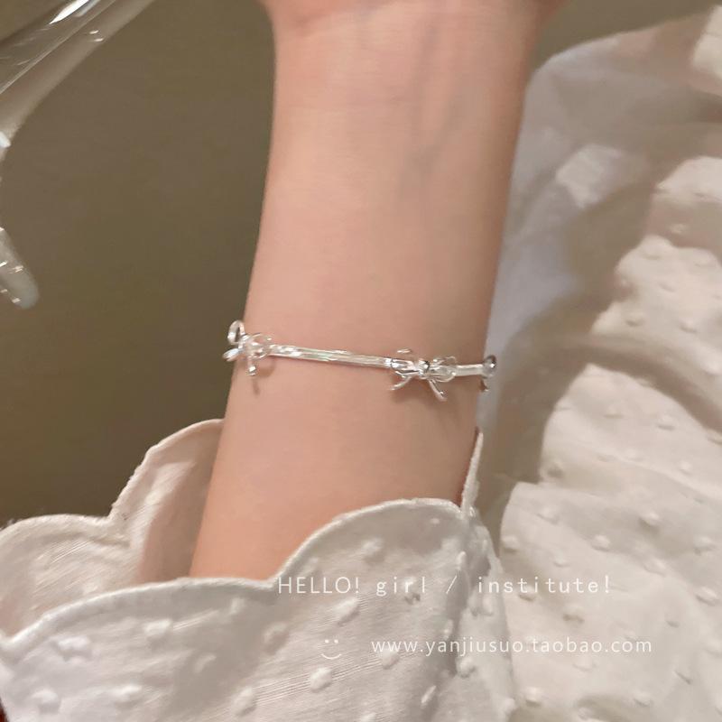 Ribbon Aesthetics Minimalist Bow Snake Bone Chain Bracelet Women's Niche Design High-end Pure Desire Wind Hand Jewelry