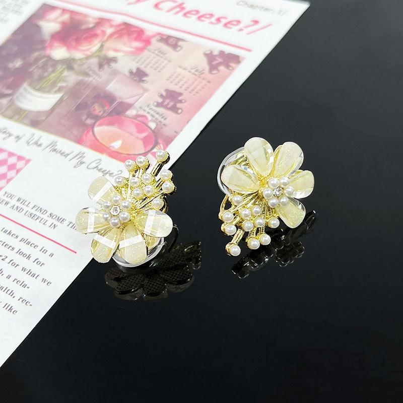 Korean Style Retro Pearl Ear Clip for Women - Mosquito Coil Holder, No Piercing, High-End, Fashionable and Versatile Luxury Earrings