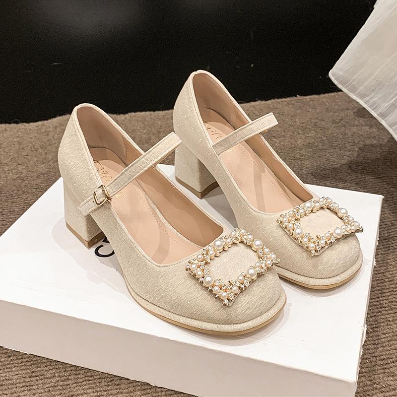 

French thick heel square head waterproof table high heel single shoes women 2025 new one-word buckle Mary Jane fairy style skirt 40 бежевий
