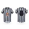 Altes Newcastle United kurzärmeliges, langärmeliges Alan Shearer Stempel mit Armbinde Trikot Großhandel