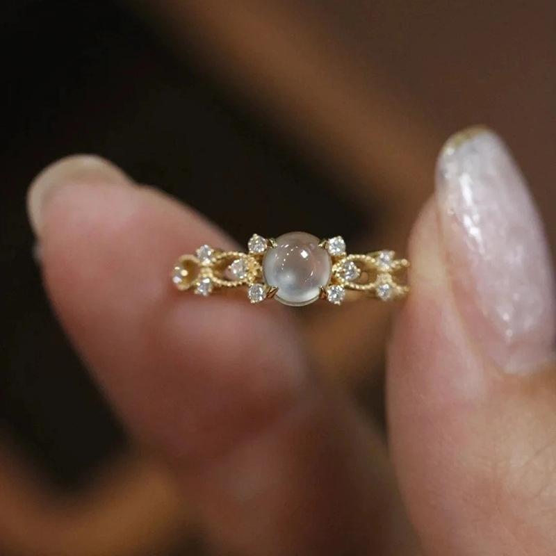 Niche Retro Imitation Moonstone Ring, Exquisite High-End Romantic Index Finger Ring, Egg Surface Fashion Women'S Ring