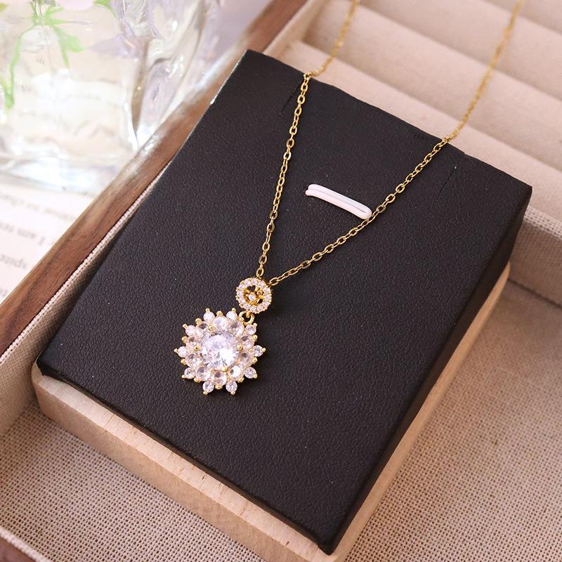 Women Light Luxury Full Diamond Zircon Flower Fashion Clavicle Necklace