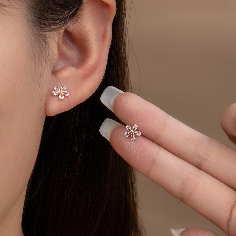 Five-petaled Flower Stud Earrings Female Sweet and Versatile Simple Summer Light Luxury Niche Design Small and Cute