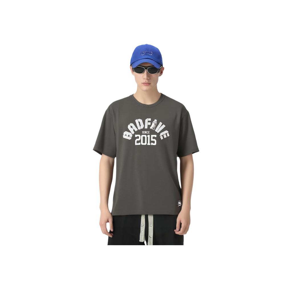 Li Ning Badfive Basketball Series Letter Number Crew Neck Comfortable Pullover Loose Short Sleeve T-Shirt Men Tops Slate-Gray AHSU147-6