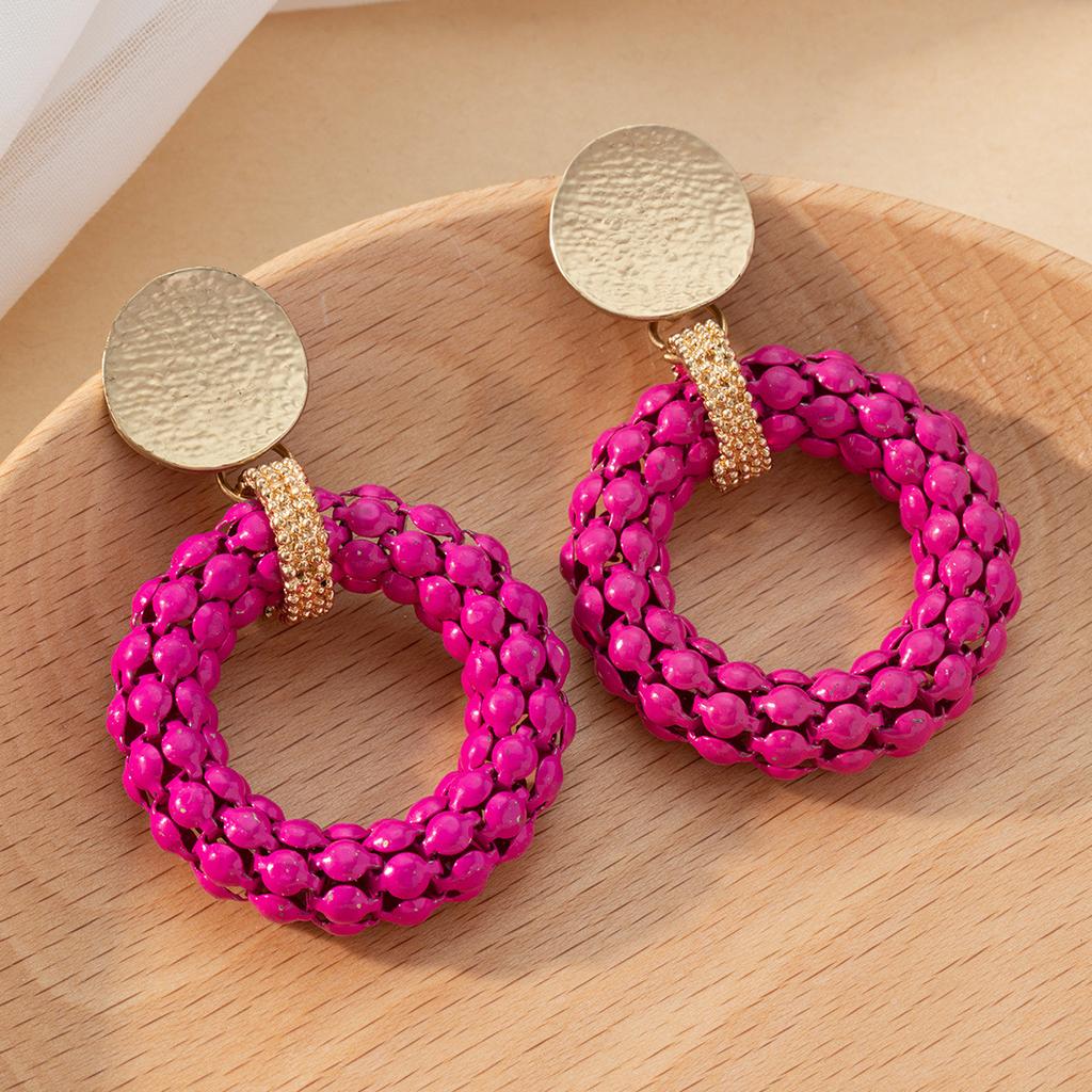 Modische Ohrringe für Damen