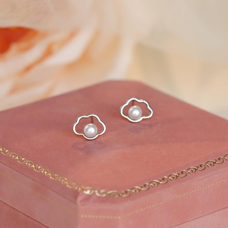 S925 simple and exquisite small cloud pearl stud earrings sweet small fresh fashion earrings