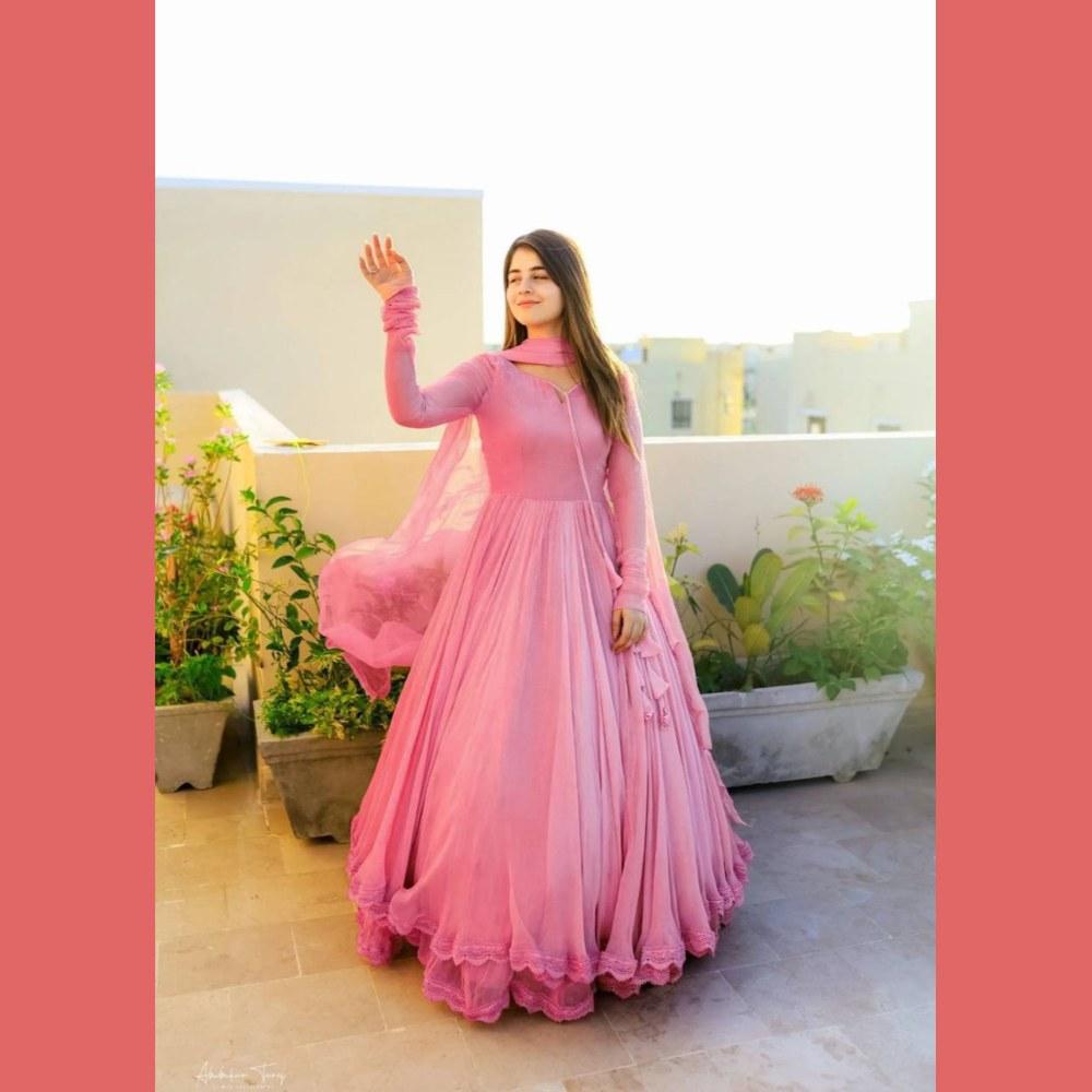 Atemberaubendes Georgette-Kleid mit einem wunderschönen Dupatta