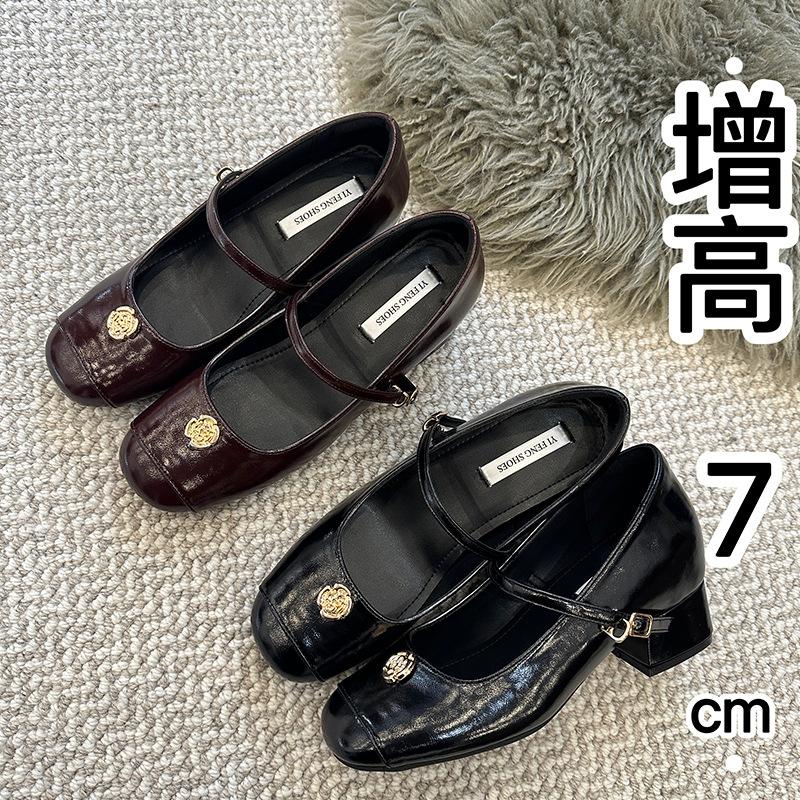 Inner Height Increase of 7cm Square Head Thick Heel Single Shoes Women's 2025 New Retro Versatile Camellia Buckle Mary Jane High Heels