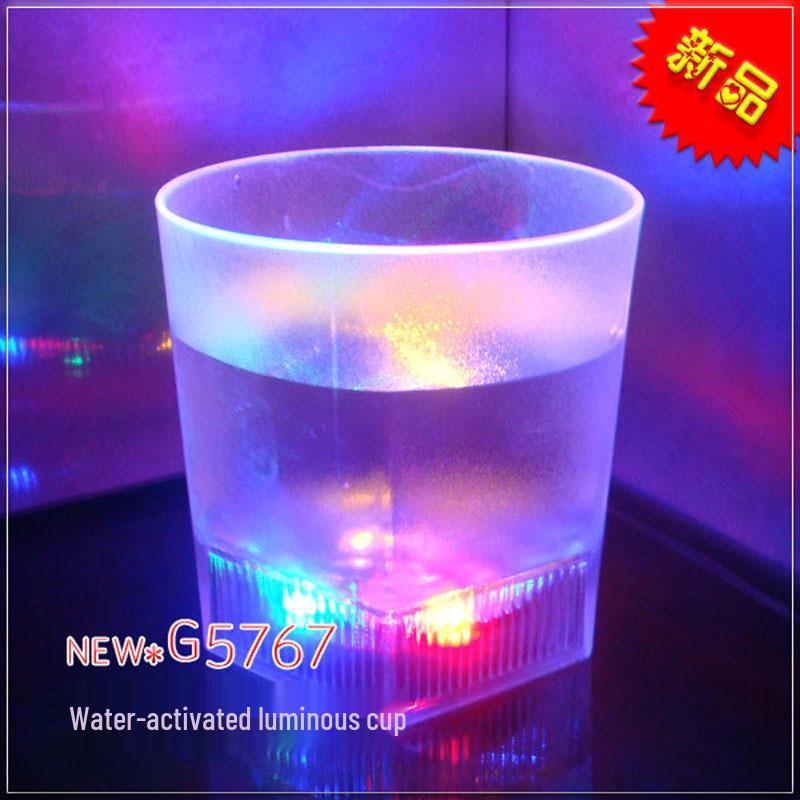 Светящаяся череп-кружка со сменой цвета: Светящаяся пивная кружка для вечеринки, дизайн с привидением, реагирующая на воду