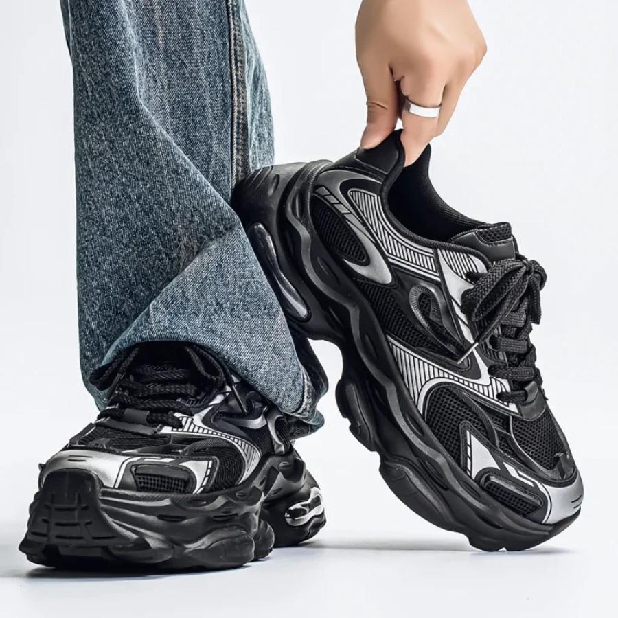 

Outdoor Sports Shoes for Men in Spring and Summer with Lace-up Color Matching, Bright Surface, Thick Sole and Height Increase 44 чорний