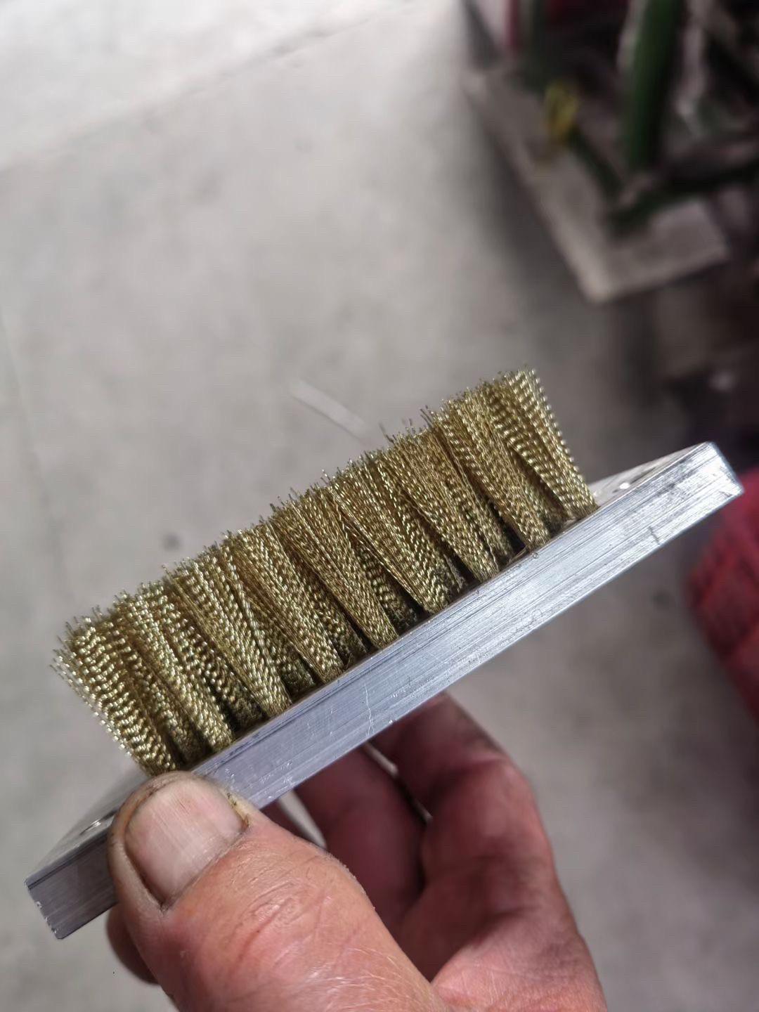 

Electrostatic Aluminum Plate Copper Wire Brush for Sealing, Grinding & Deburring