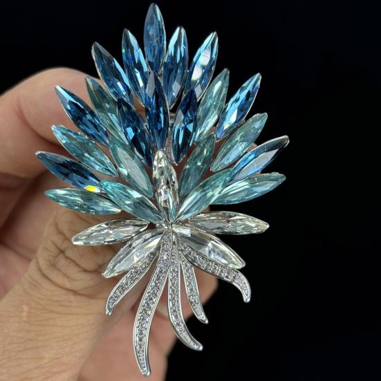 Brooch Irregular Wheat Design Sparkling Rhinestones Zinc Alloy Lapel Pin Sweaters Collars Hats Bags Coats Scarves Badge Versatile Accessory