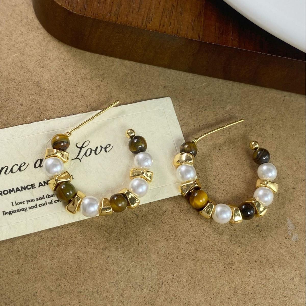 French Maillard Tiger s Eye Pearl C-Shaped Earrings for Women - Retro, Exquisite Design, Versatile Stud Accessory