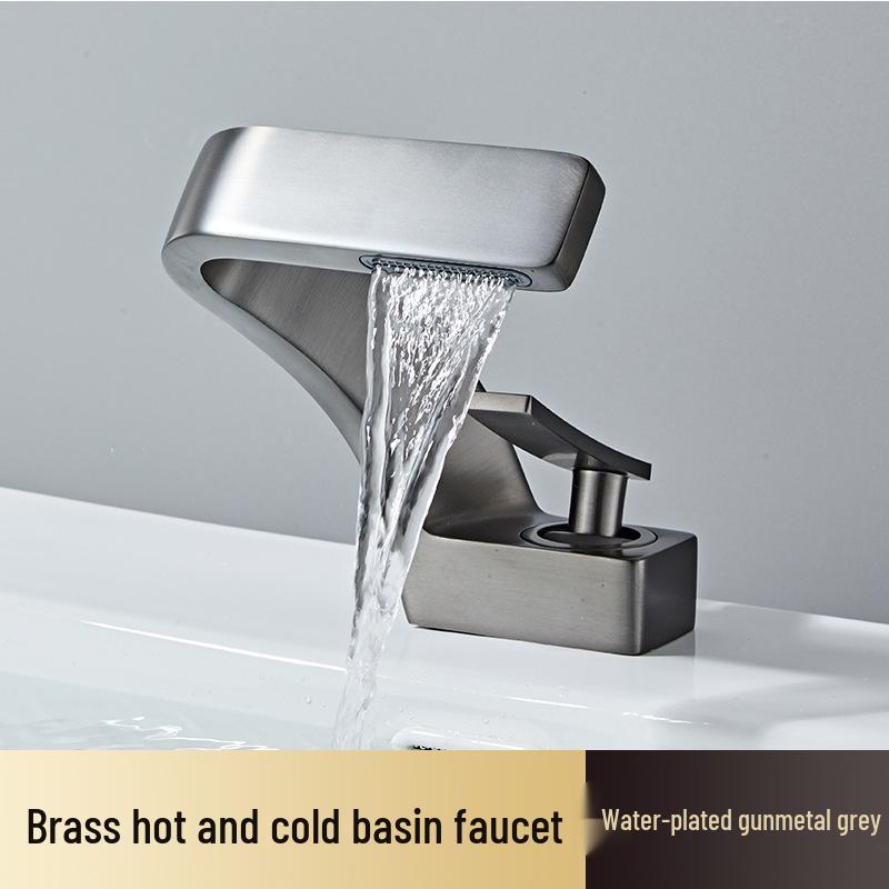 Rubinetto Ottone a Cascata Dorata – Lavabo Lusso a Foro Singolo