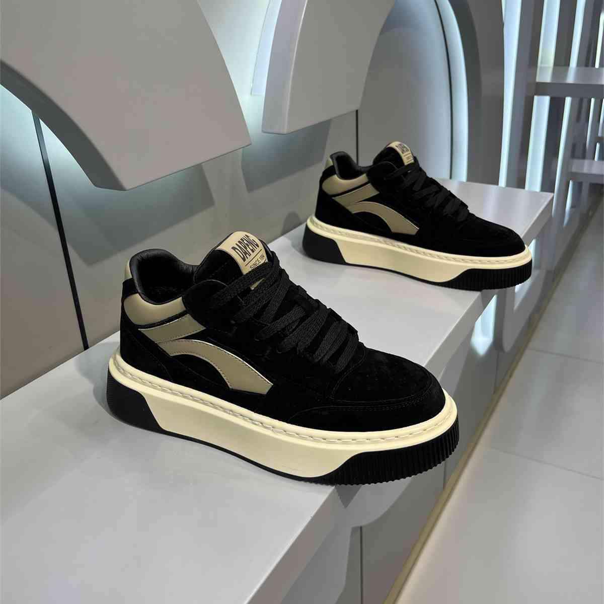 

Men s shoes 2025 autumn and winter new high-top cotton shoes velvet warm platform men s board shoes sports trendy shoes casual shoes 00 This column is a random model code in stock.