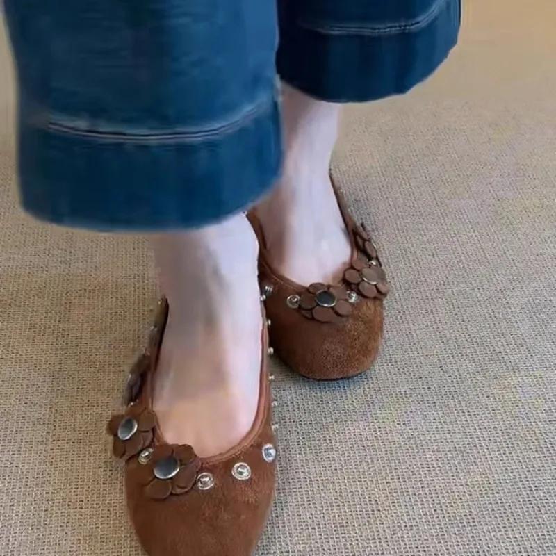 Fashion Ladies Shoes 2025 Hot Sale Shallow Women's Flats New Casual Fashion Floral Rivet Light Soft Bottom Best Seller Flat Low Heels
