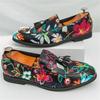 Fashion Luxury Designer New Flower Tassels Patent Leather Casual Shoes For Men Driving Loafter Formal Wedding Dress Homecoming Zapatos