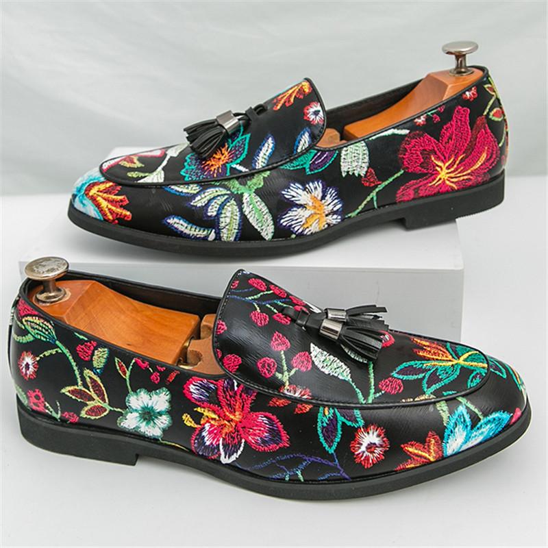 Fashion Luxury Designer New Flower Tassels Patent Leather Casual Shoes For Men Driving Loafter Formal Wedding Dress Homecoming Zapatos
