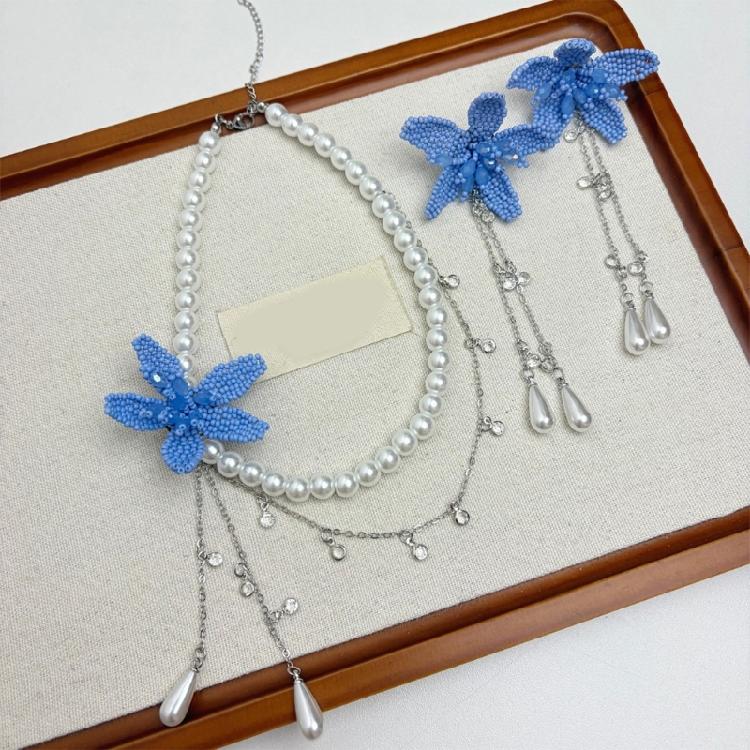 Delicate Simulated Pearls And Acrylic Jewelry Set Suitable For High Collar Sweaters