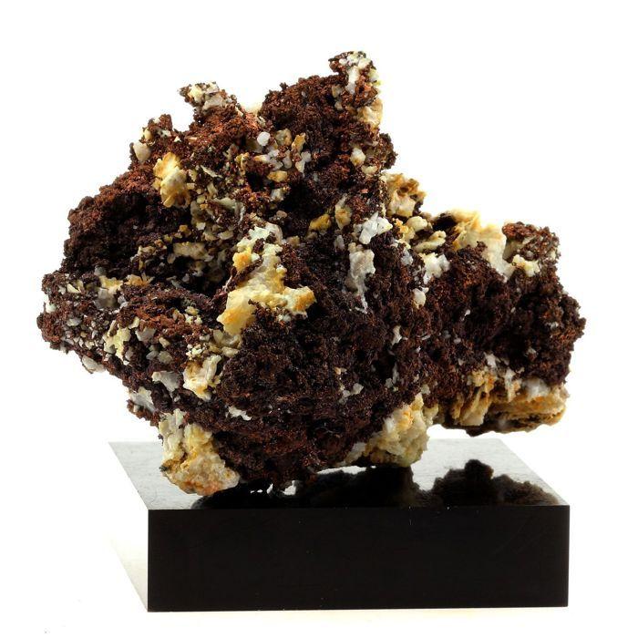 Pierres et Minéraux. Cuivre natif. 3680.0 ct. Le Burg Mine, Tarn, France..