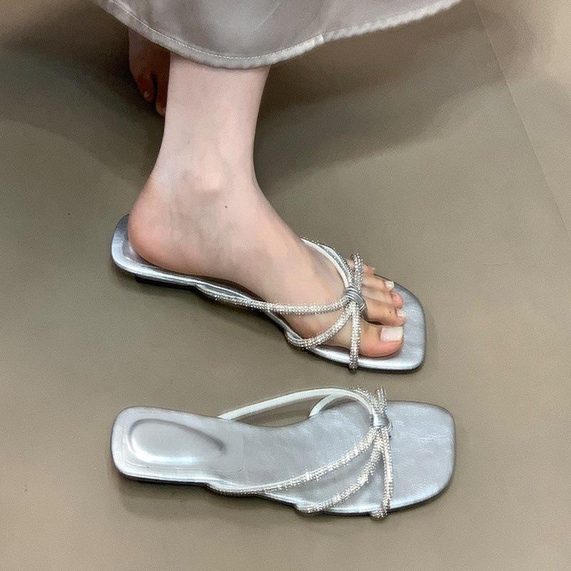 

Тонкий ремешок стразы пляжный розовый крутые шлепанцы 2025 новая летняя отпускная одна слово женщина 35