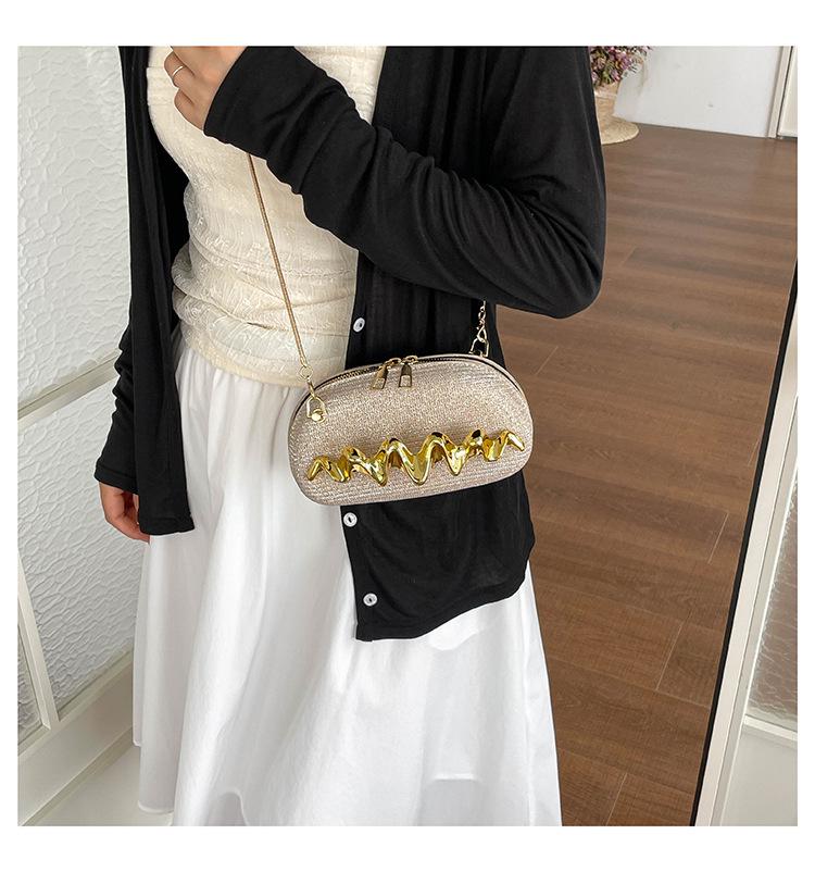 2026 Summer Women's Fashionable Underarm Crossbody Handbag: Simple, Chic Design