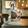 Das neue grenzüberschreitende weiße Pferd Acryl-Ornament ist als Heimdekoration geeignet